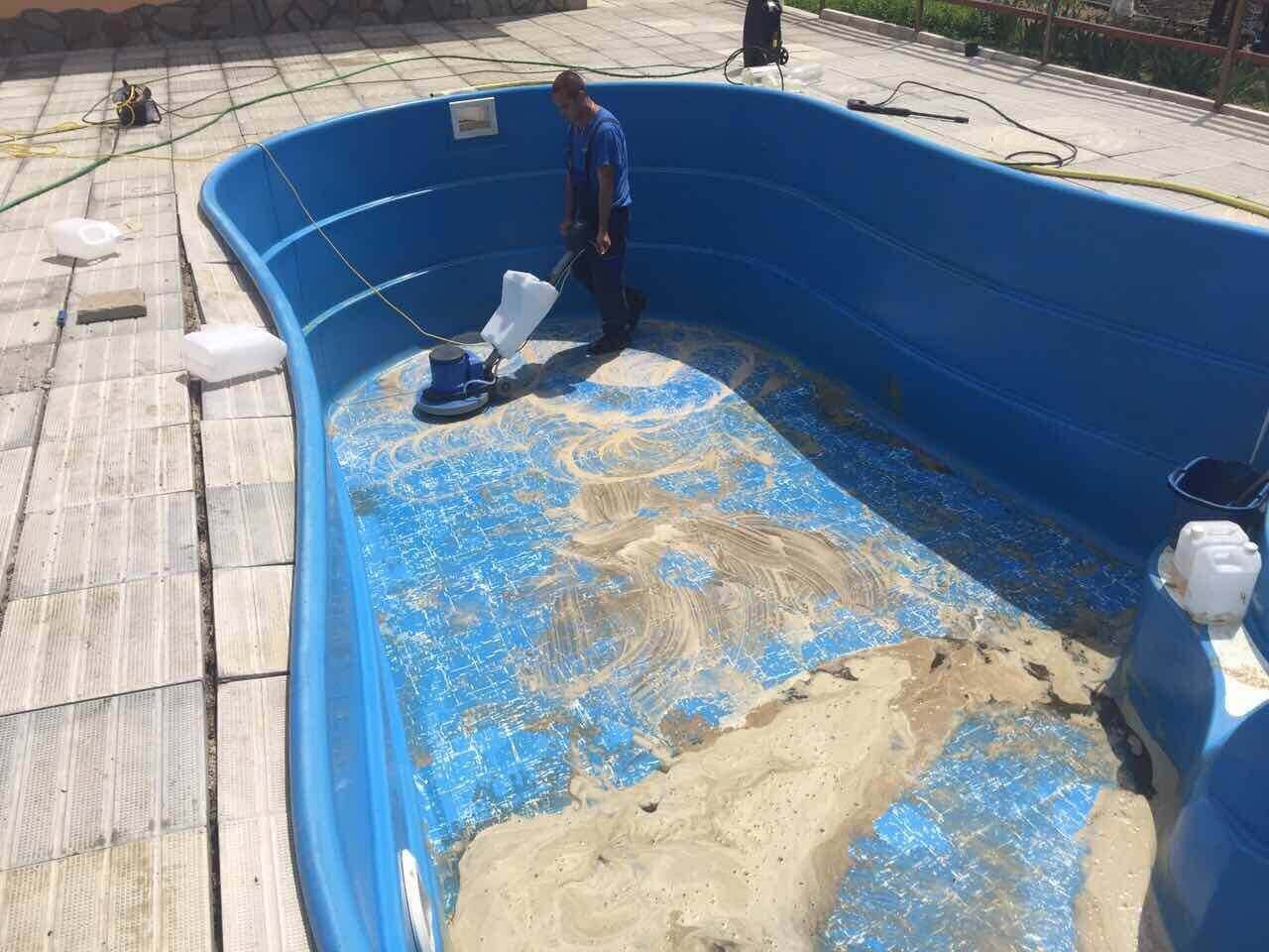  Почистване на басейн снимка 