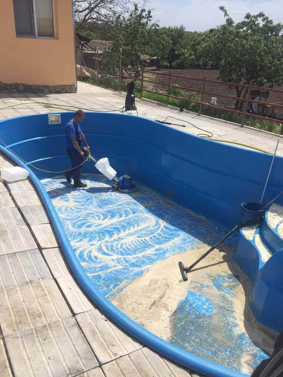  Почистване на басейн снимка 